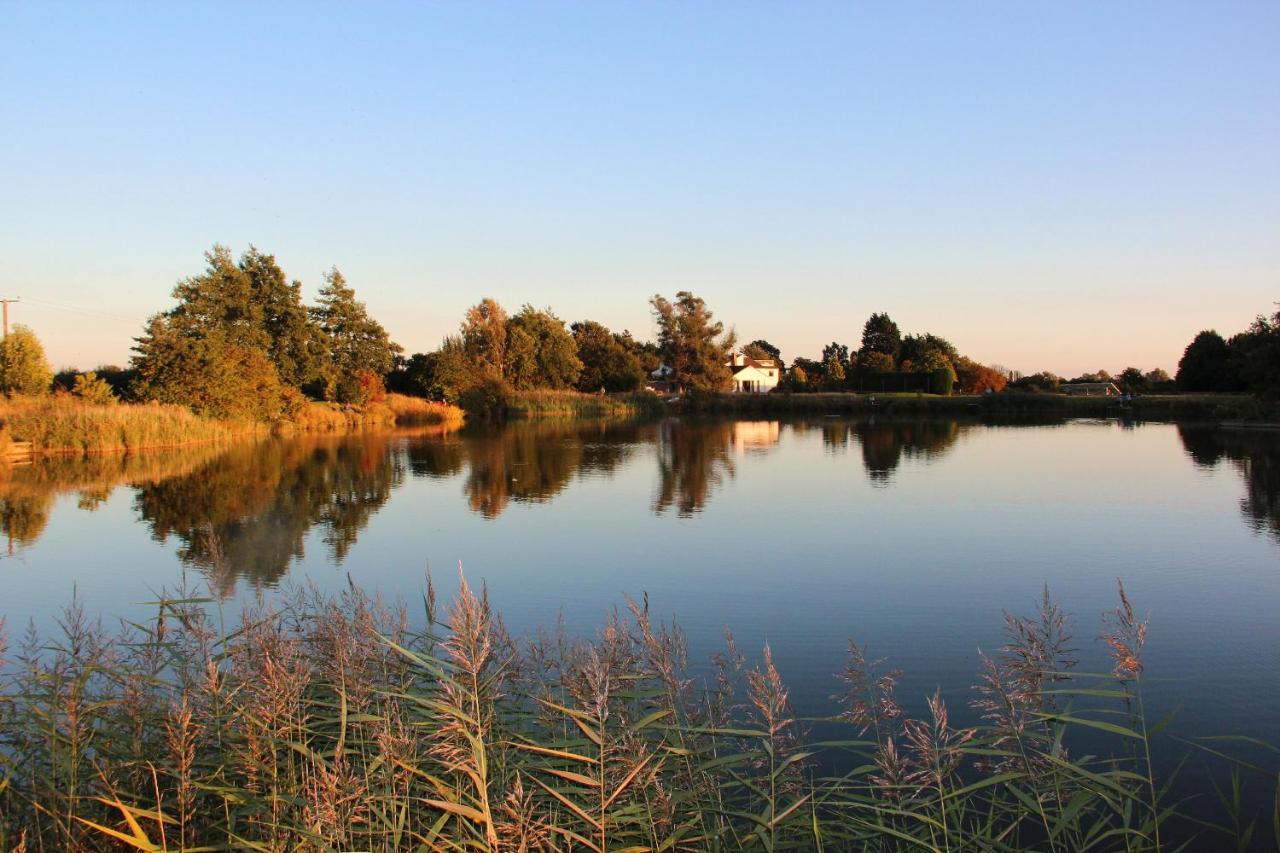 Fields End Lodges Doddington  Екстер'єр фото